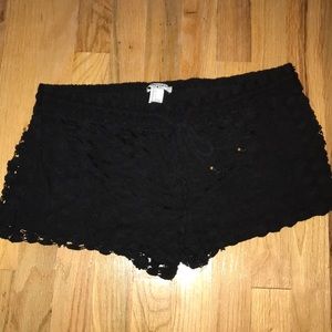 Lacey Overlay Short Shorts- Forever 21 sz. L